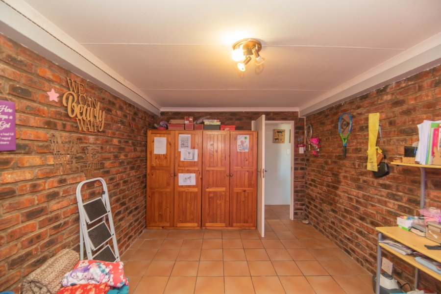 4 Bedroom Property for Sale in Clarendon Marine Eastern Cape